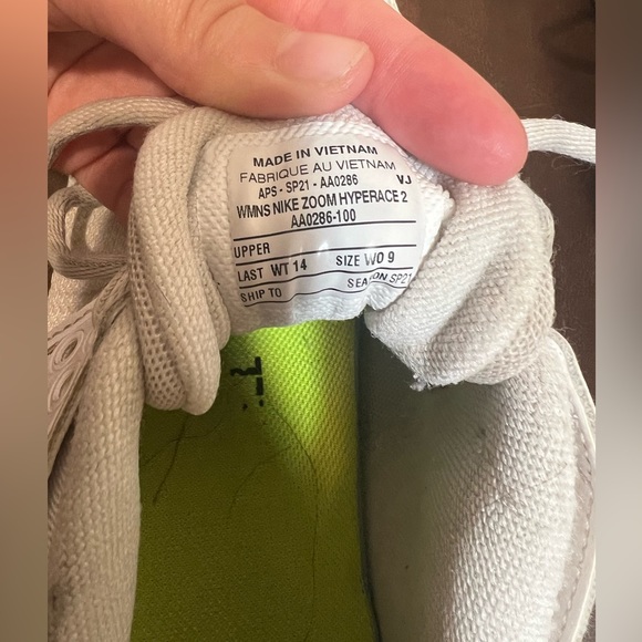 Nike tennis shoes - Picture 4 of 4